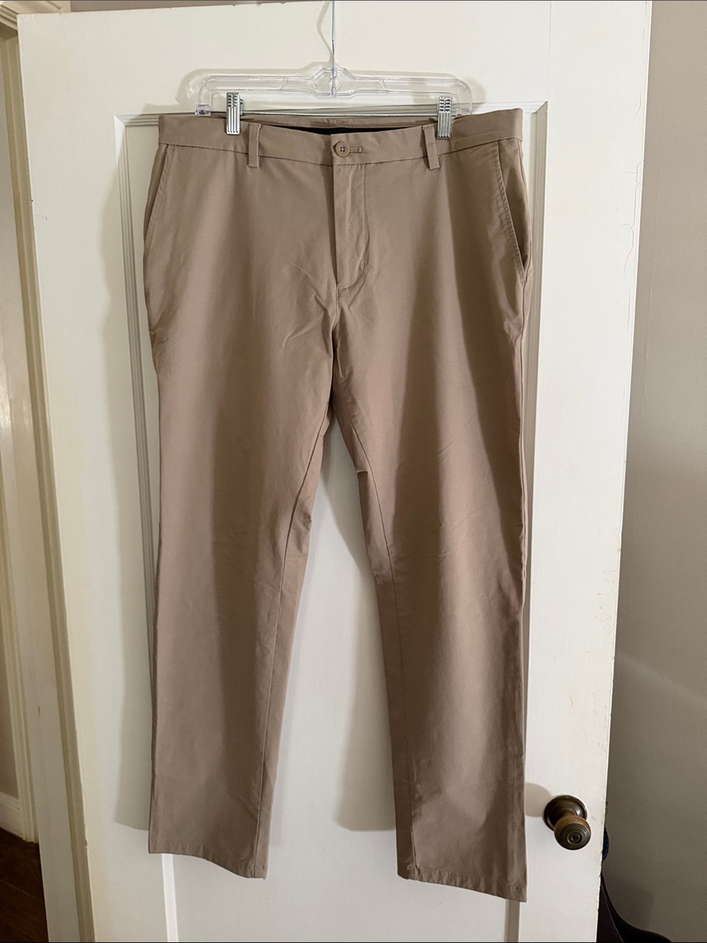 Vineyard Vines Men's On the Go pants in Taupe